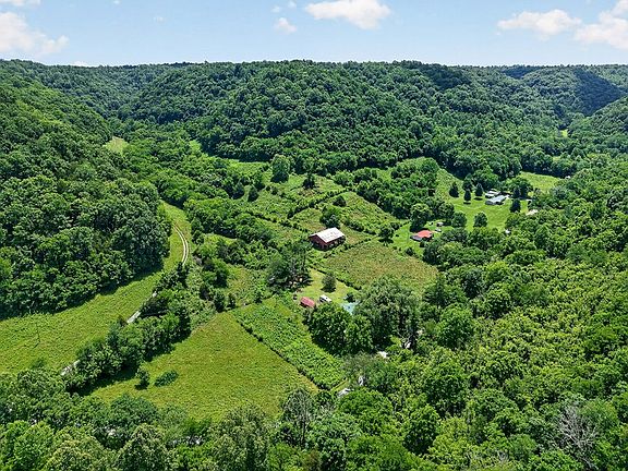 3rd image of 747 Hunting Creek Rd