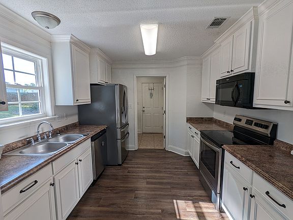 2nd image of 104 Birchleaf Ln