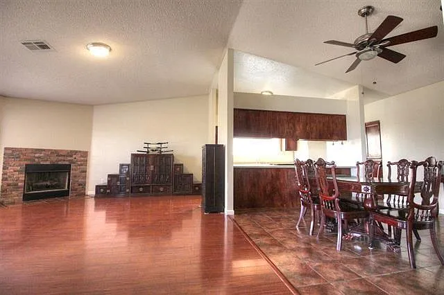 3 bed, 2082 sqft, $1,700 — Photo 4