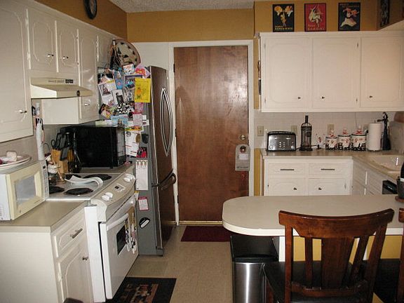 3rd image of 204 E 91st St
