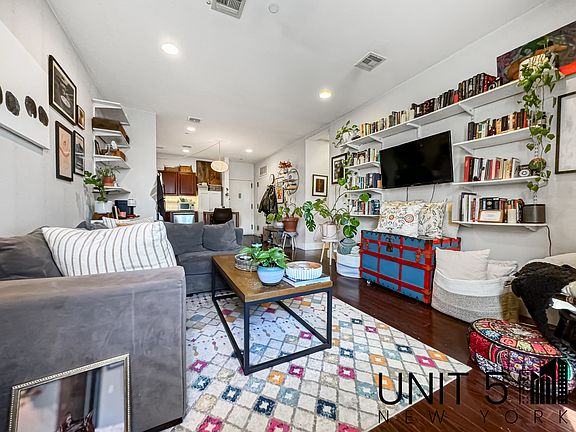 4th image of 1490 Jefferson Ave #3A
