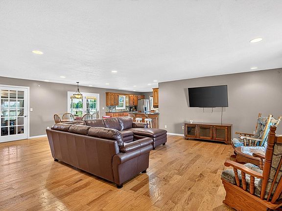 4th image of 1731 E Aldrich Road