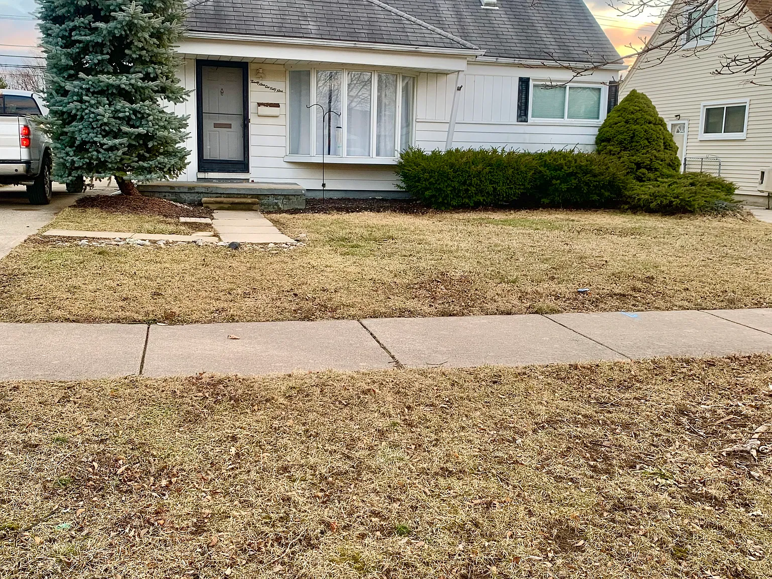 3 bed, 1272 sqft, $1,900 — Photo 1