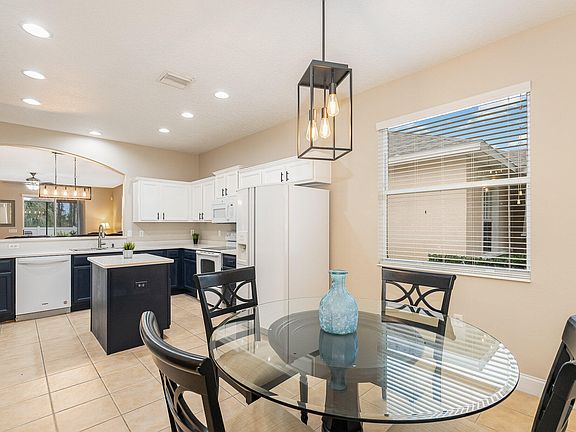 5th image of 401 Waterside Cir