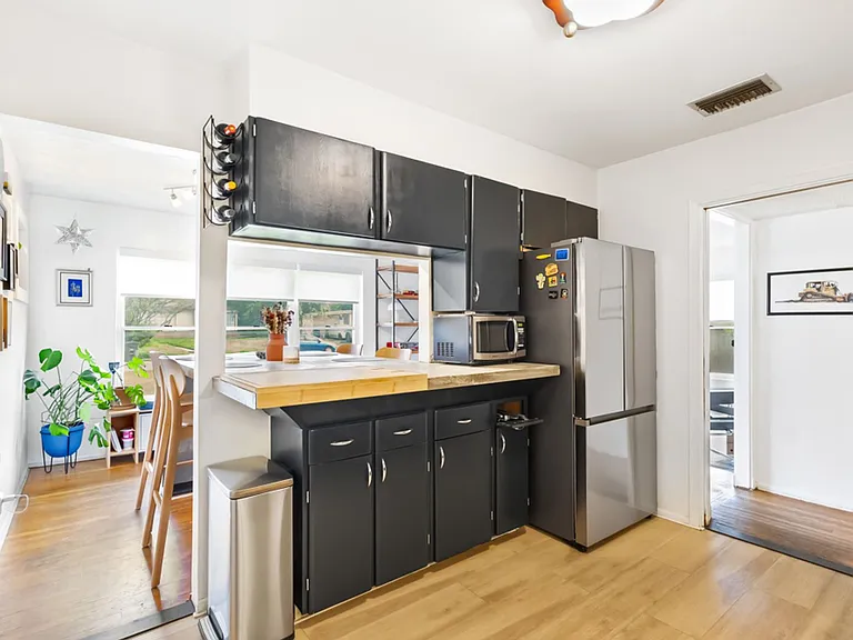 230 Brettonwood Dr — Photo 11