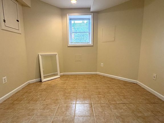 4th image of 628 5th St NE #B