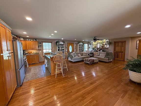 3rd image of 1230 Rick Rd