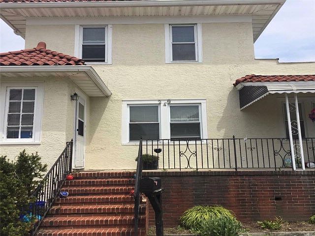 2nd image of 239 E Walnut St