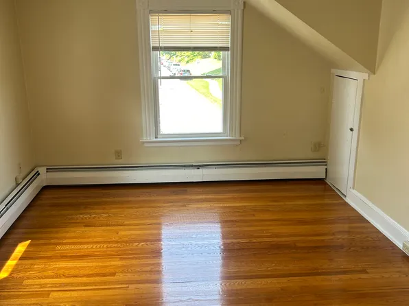 128 Raymond Rd #2, West Hartford, CT 06107