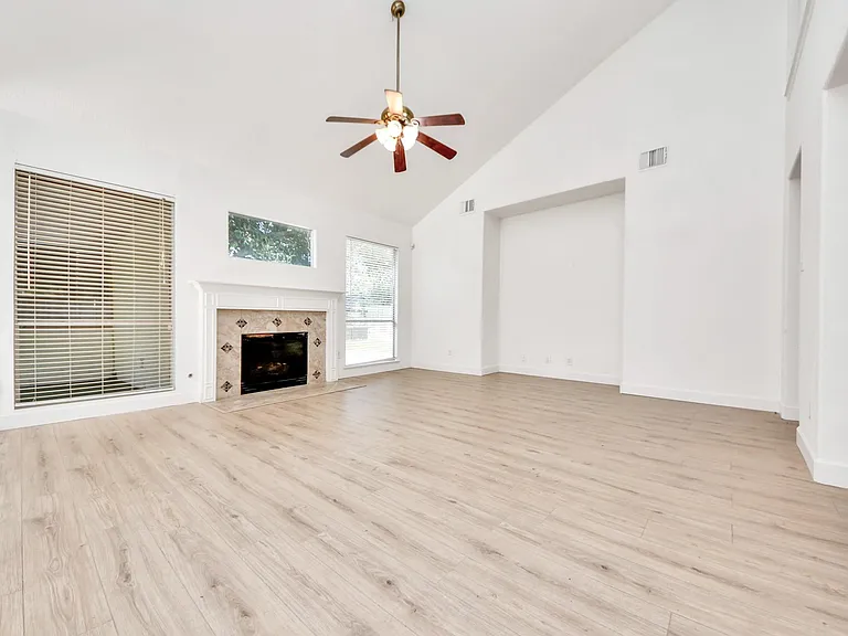 13515 Scarab Dr — Photo 25