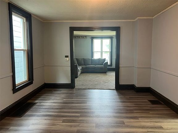 5th image of 727 East Ave