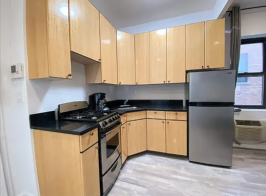 Rented by Avenues Real Estate | media 16