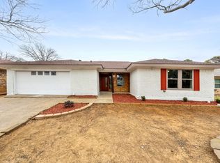 2105 Sexton Dr, Arlington, TX 76015