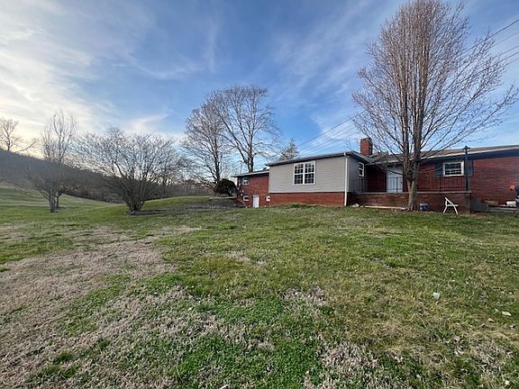 2nd image of 2879 Cherokee Dr