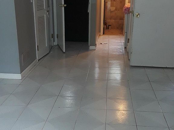 4th image of 34 Garden Dr #A