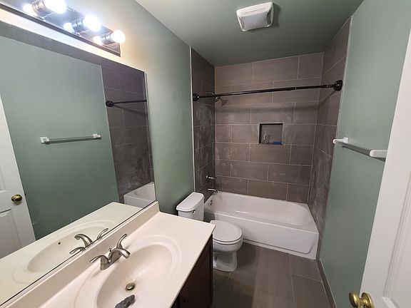 3rd image of 200 Wedgewood Cir