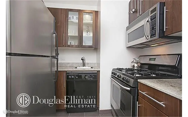 Rented by Douglas Elliman | media 4