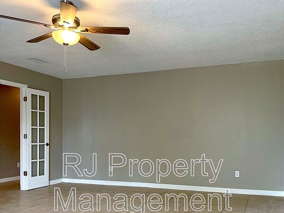 5th image of 5811 Jardin Pl