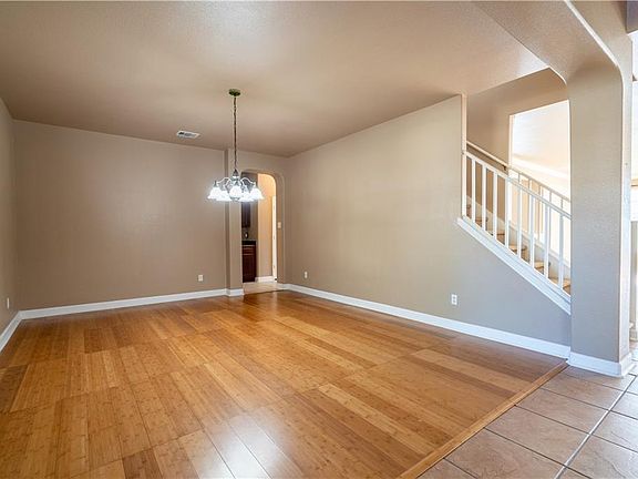 4th image of 913 Yellowstone Dr