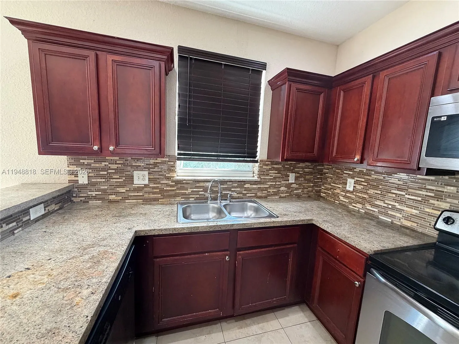 4 bed, 1912 sqft, $3,200 — Photo 4