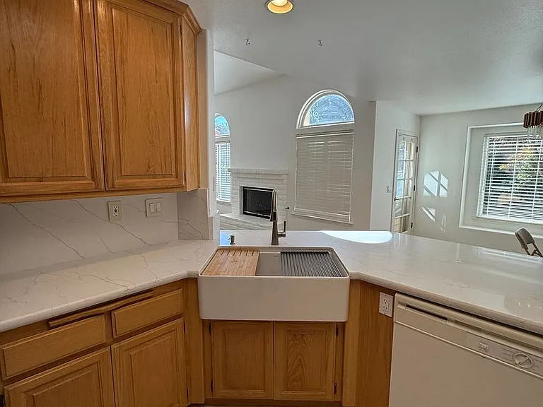 2441 Iron Ridge Ct — Photo 13
