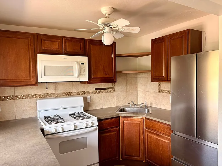 390 Cedar St #19 — Photo 8