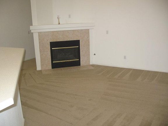 5th image of 2604 W El Campo Grande Ave