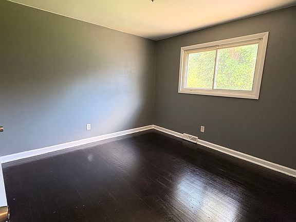 5th image of 214 Coburg Dr