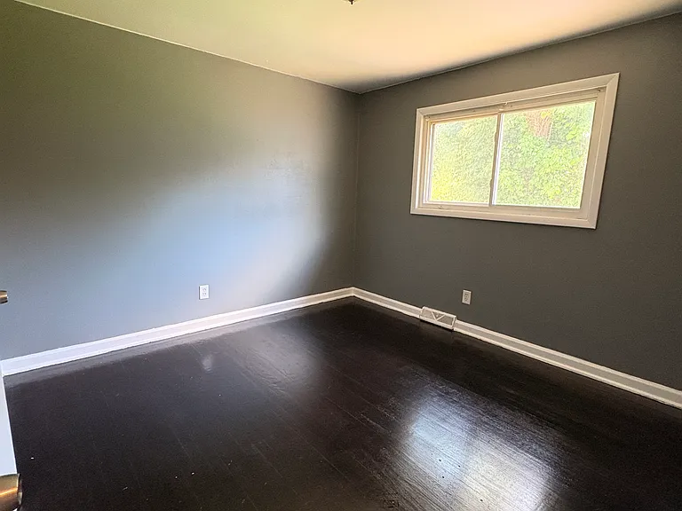 214 Coburg Dr — Photo 5