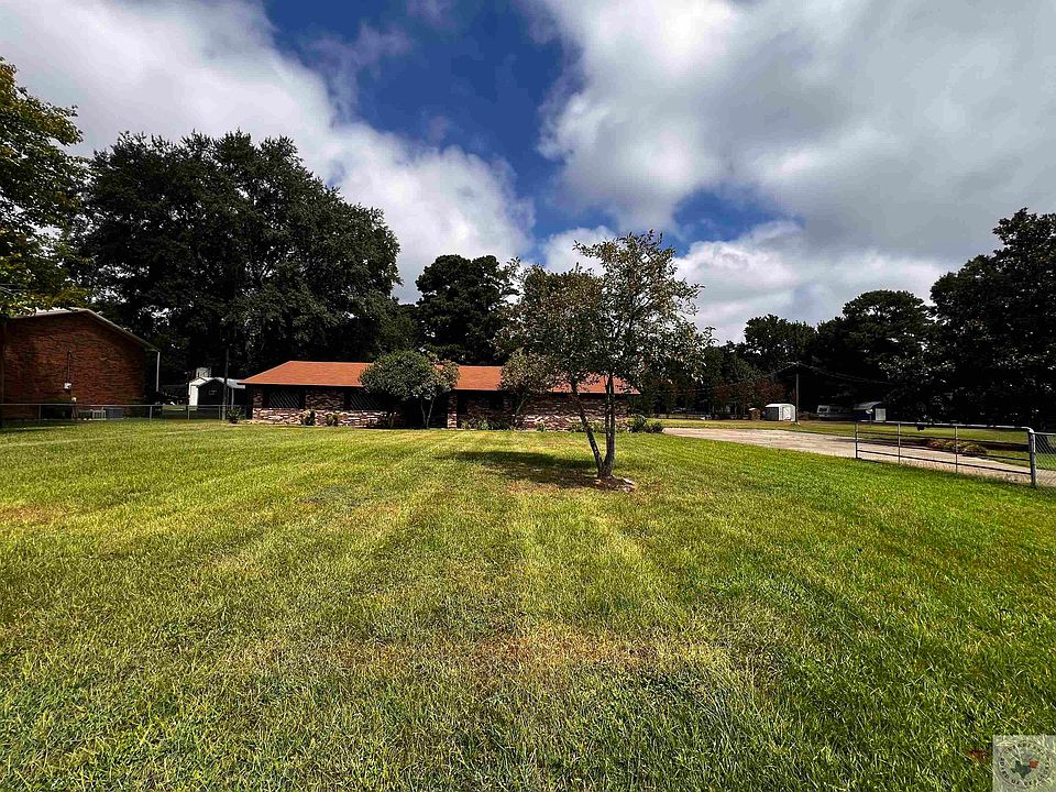 1st image of 900 Walker Ln