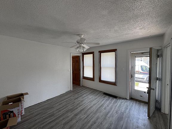 3rd image of 1146 Grand AVENUE