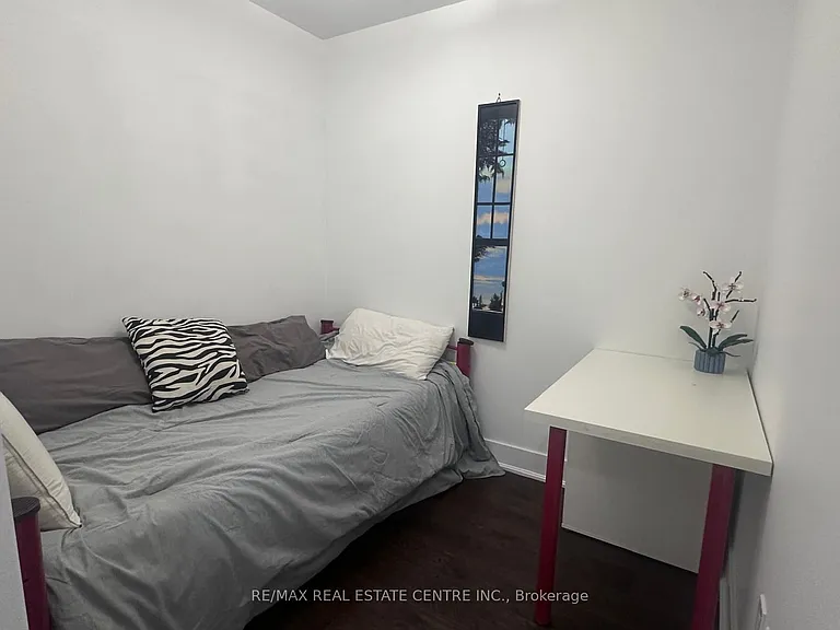 90 Charlton Ave W #303 — Photo 16