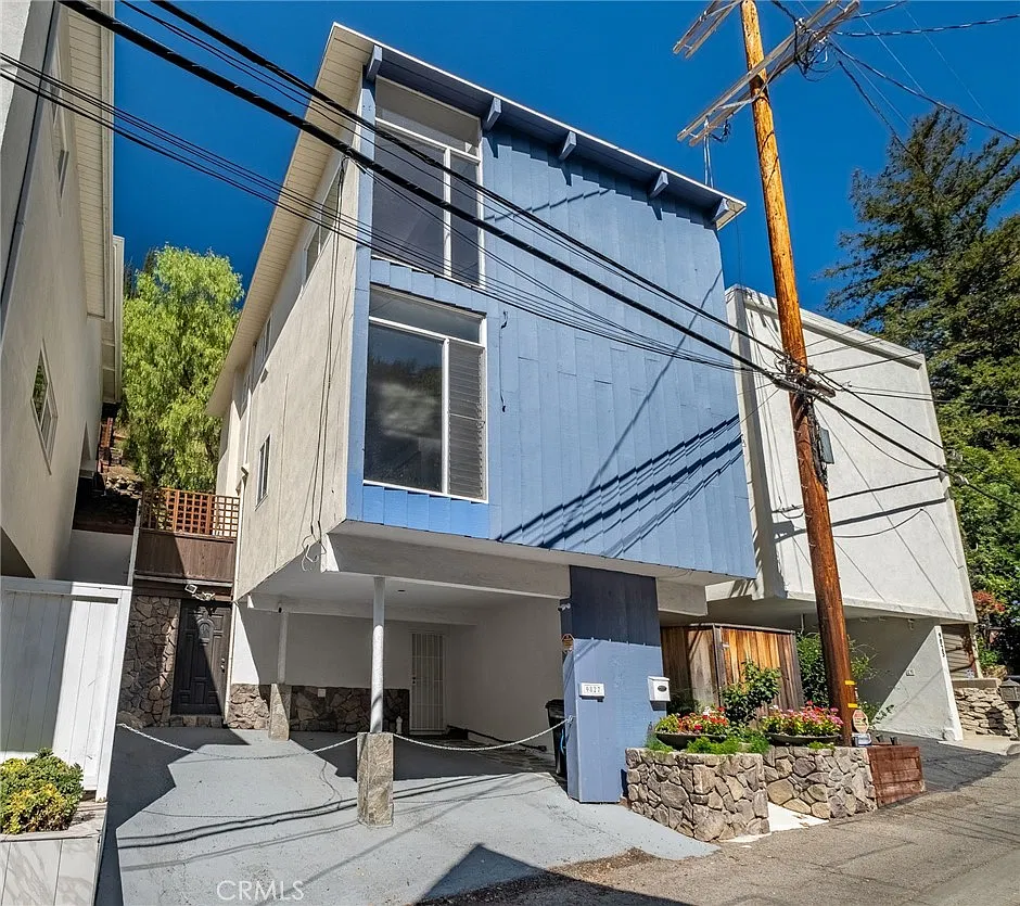 3 bed, 1.5 bath, 1278 sqft, $5,000 — Photo 1