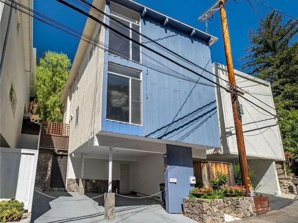 9827 Yoakum Dr, Beverly Hills, CA 90210