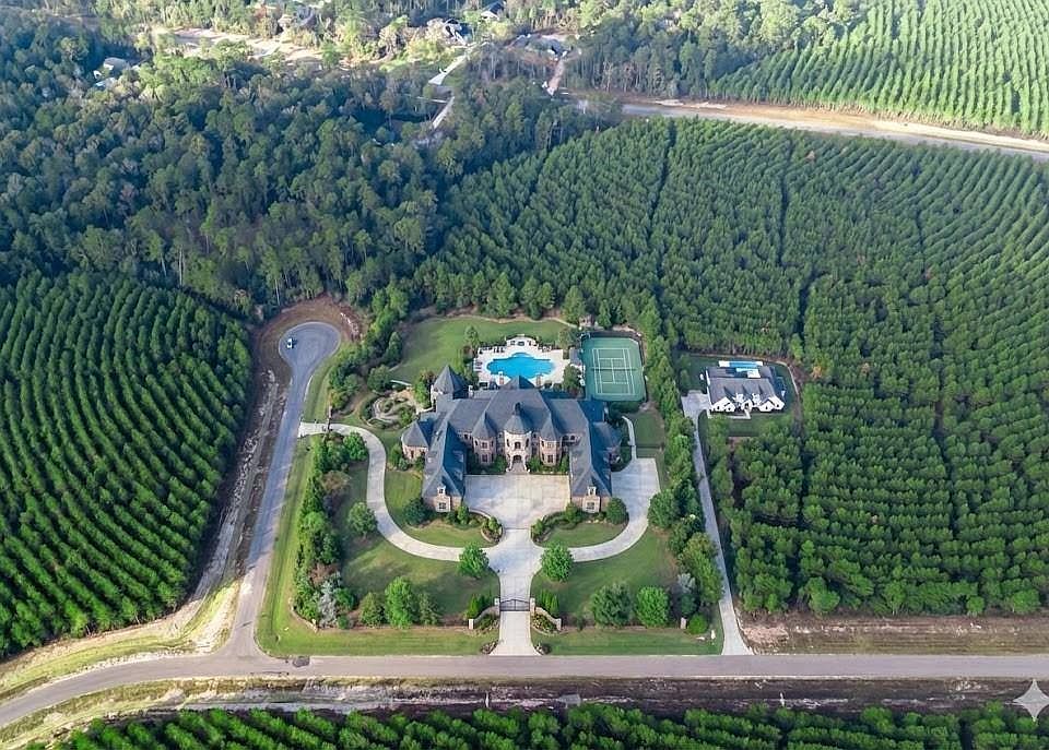 1st image of 10517 Legends Rd