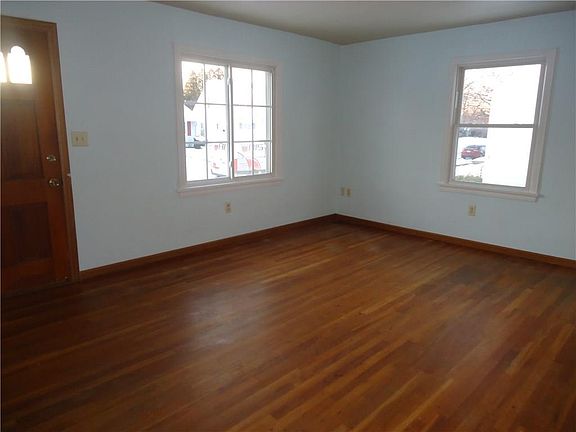 2nd image of 923 Shenley Dr