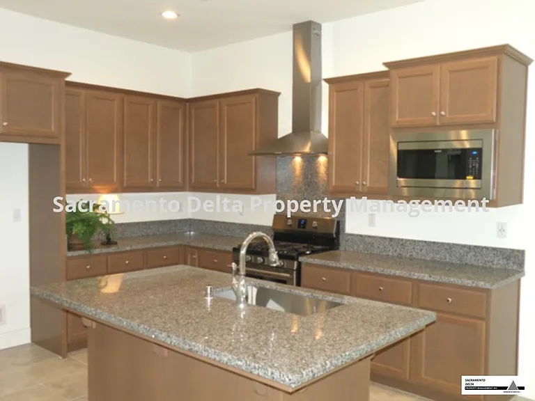 133 Fonseca St — Photo 5