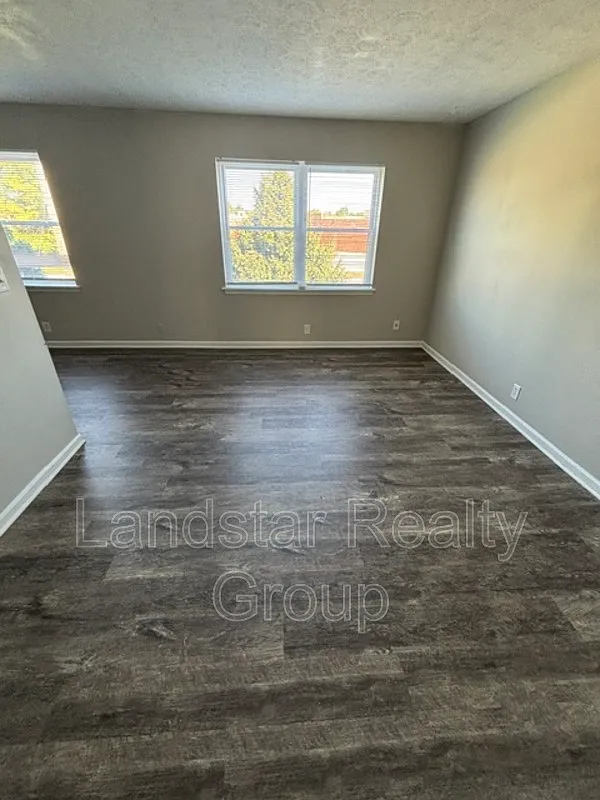 2 bed, 1.0 bath, $895 — Photo 4