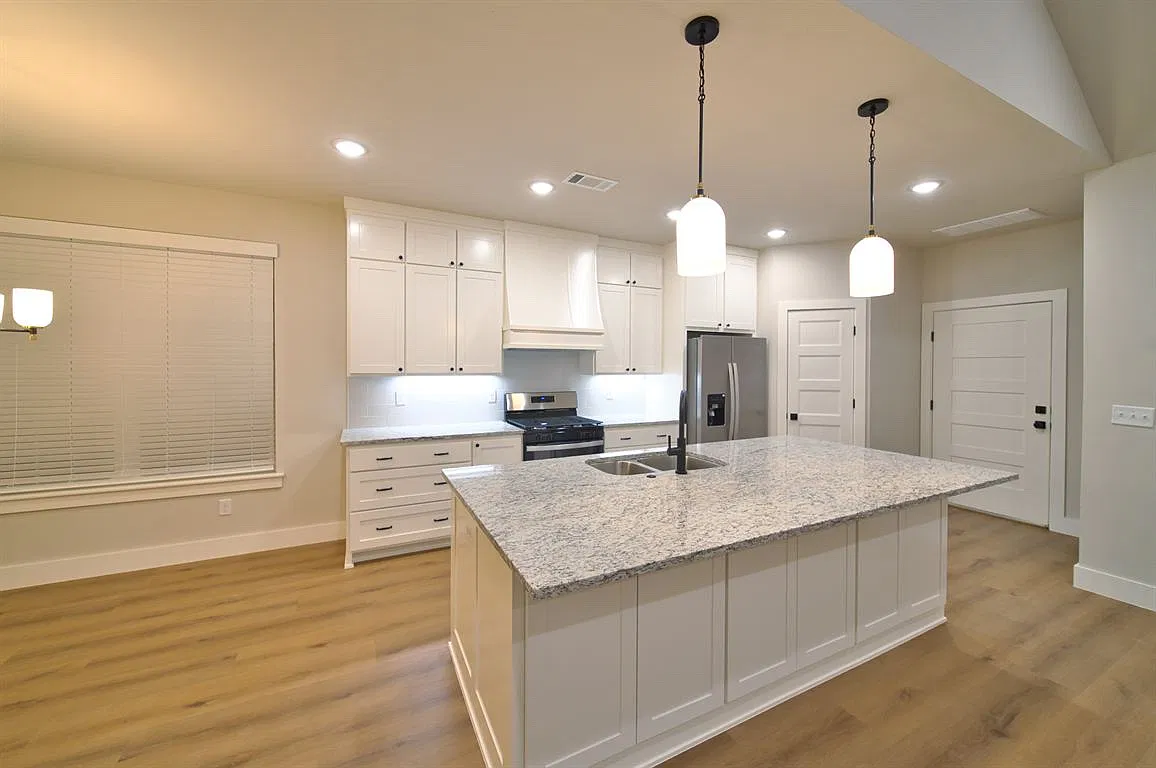 3 bed, 1716 sqft, $2,095 — Photo 3