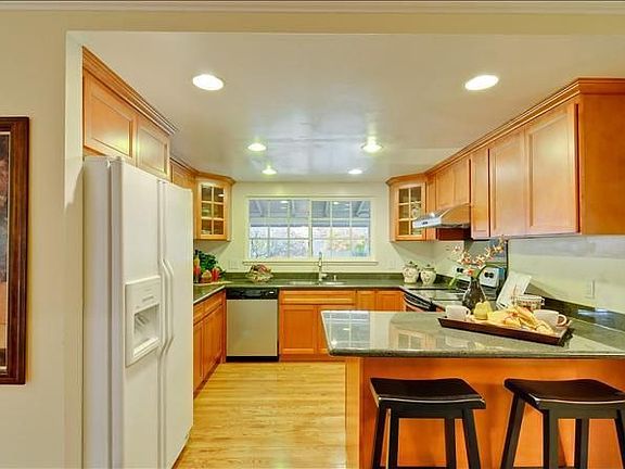 5th image of 2740 Lantz Ave
