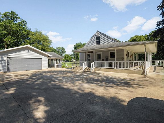 3rd image of 59643 Mayflower Rd