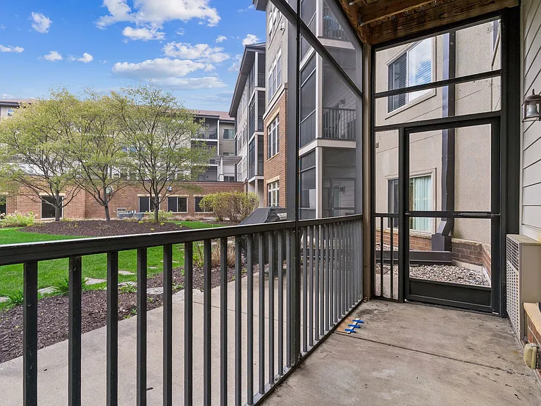 SCREENED IN PATIO