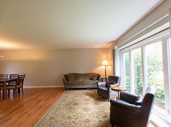 2nd image of 872 Sussex Ct