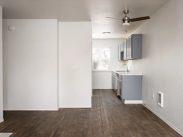 Kentwood Apartments — Photo 28