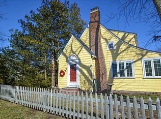 4 Middle St, Barrington, RI 02806