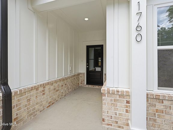 4th image of 1760 Sandalwood Drive SW