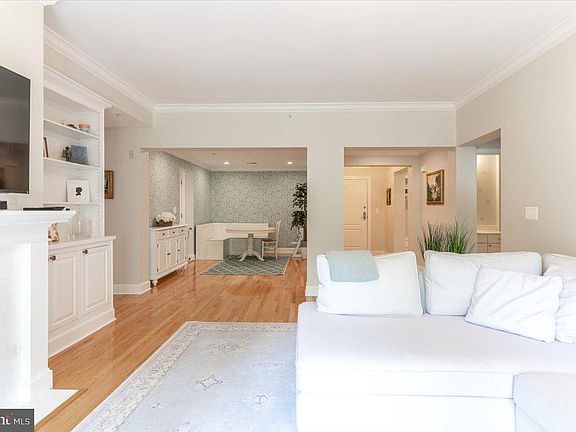 4th image of 502 W Broad St APT 307
