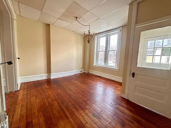 2nd image of 560 Manor St