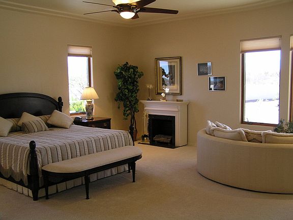 Master Bedroom w/ sitting area