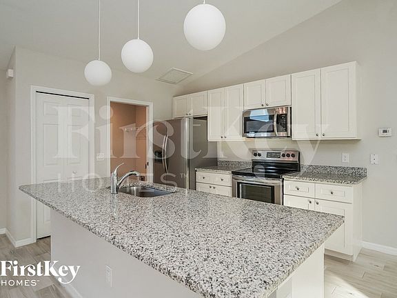 5th image of 1021 SW 11th Ave